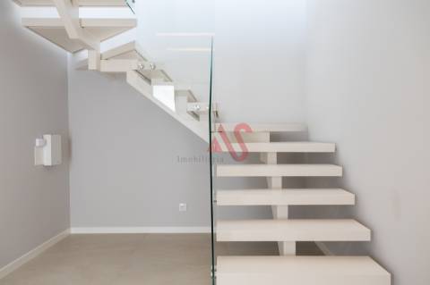 Moradia T4 nova em Fernão Ferro, Seixal