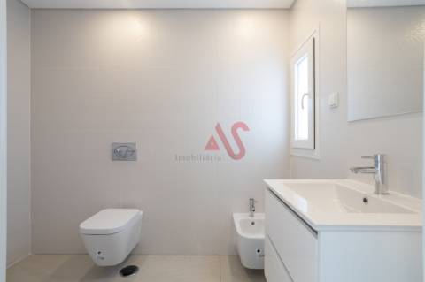 Moradia T4 nova em Fernão Ferro, Seixal