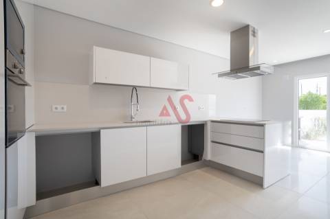 Moradia T4 nova em Fernão Ferro, Seixal