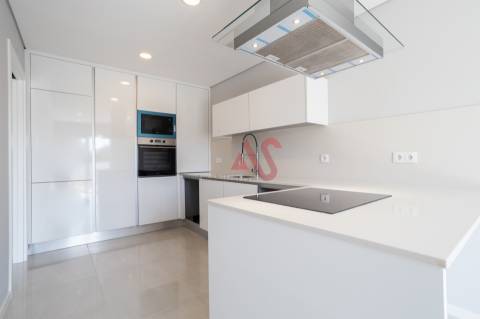 Moradia T4 nova em Fernão Ferro, Seixal