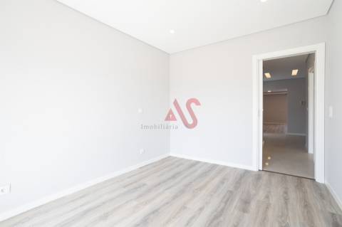 Moradia T4 nova em Fernão Ferro, Seixal