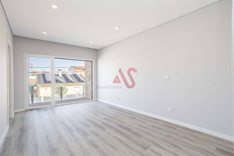 Moradia T4 nova em Fernão Ferro, Seixal