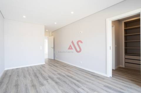 Moradia T4 nova em Fernão Ferro, Seixal