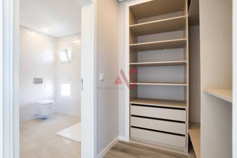 Moradia T4 nova em Fernão Ferro, Seixal