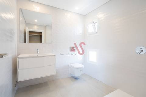 Moradia T4 nova em Fernão Ferro, Seixal