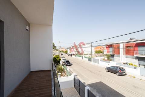 Moradia T4 nova em Fernão Ferro, Seixal