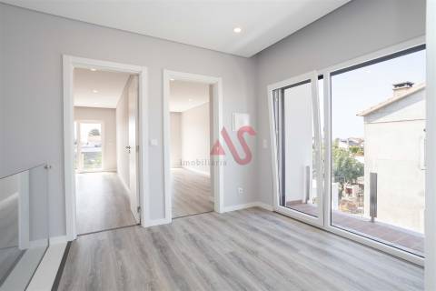 Moradia T4 nova em Fernão Ferro, Seixal