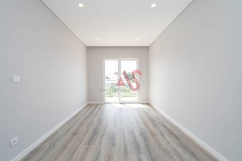 Moradia T4 nova em Fernão Ferro, Seixal