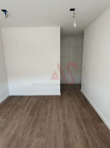 Apartamento T3 convertido em T4 Remodelado em Vila das Aves, Santo Tirso