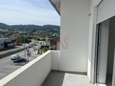 Apartamento T3 convertido em T4 Remodelado em Vila das Aves, Santo Tirso