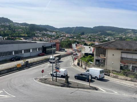 Apartamento T3 convertido em T4 Remodelado em Vila das Aves, Santo Tirso