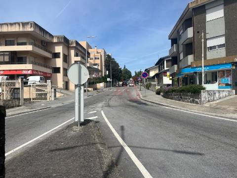 Apartamento T3 convertido em T4 Remodelado em Vila das Aves, Santo Tirso