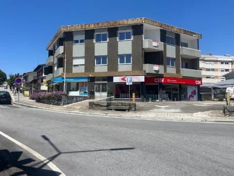 Apartamento T3 convertido em T4 Remodelado em Vila das Aves, Santo Tirso