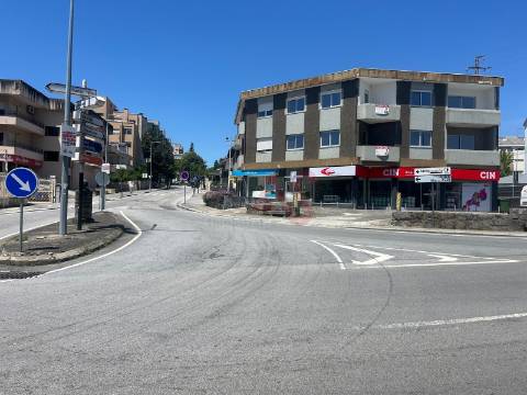 Apartamento T3 convertido em T4 Remodelado em Vila das Aves, Santo Tirso