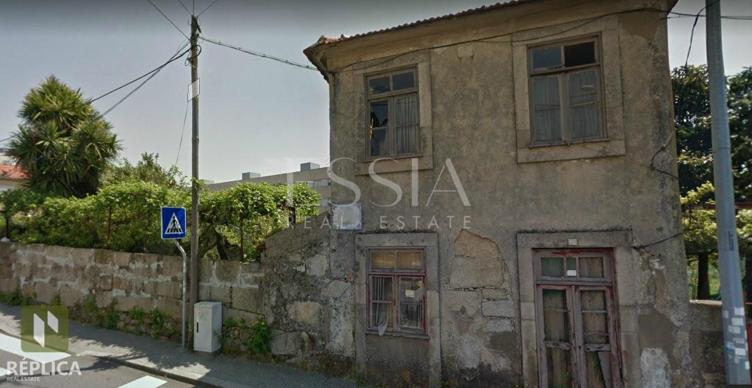 Terreno  para construção a 10 minutos do Hospital S. João.