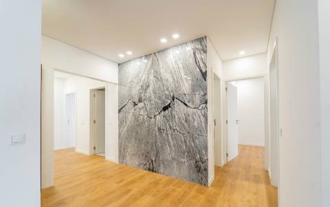 Apartamento T4 próximo à Rotunda da Boavista e Casa da Música