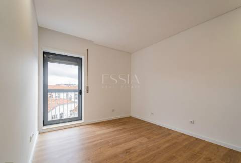 Apartamento T4 próximo à Rotunda da Boavista e Casa da Música