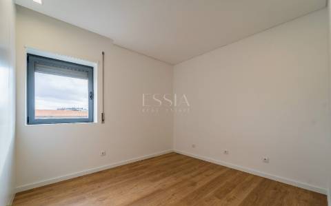 Apartamento T4 próximo à Rotunda da Boavista e Casa da Música