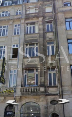 Prédio devoluto na Baixa do Porto