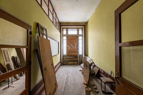 Prédio devoluto na Baixa do Porto