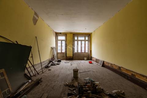 Prédio devoluto na Baixa do Porto