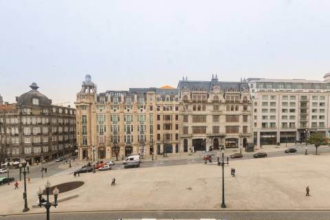 Prédio devoluto na Baixa do Porto
