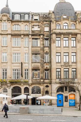 Prédio devoluto na Baixa do Porto
