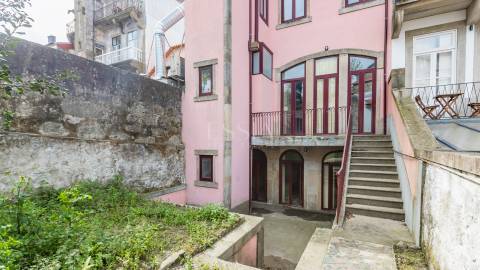 Prédio no Centro Histórico do Porto inserido nos Caminhos do Romântico