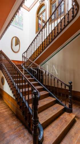 Prédio no Centro Histórico do Porto inserido nos Caminhos do Romântico