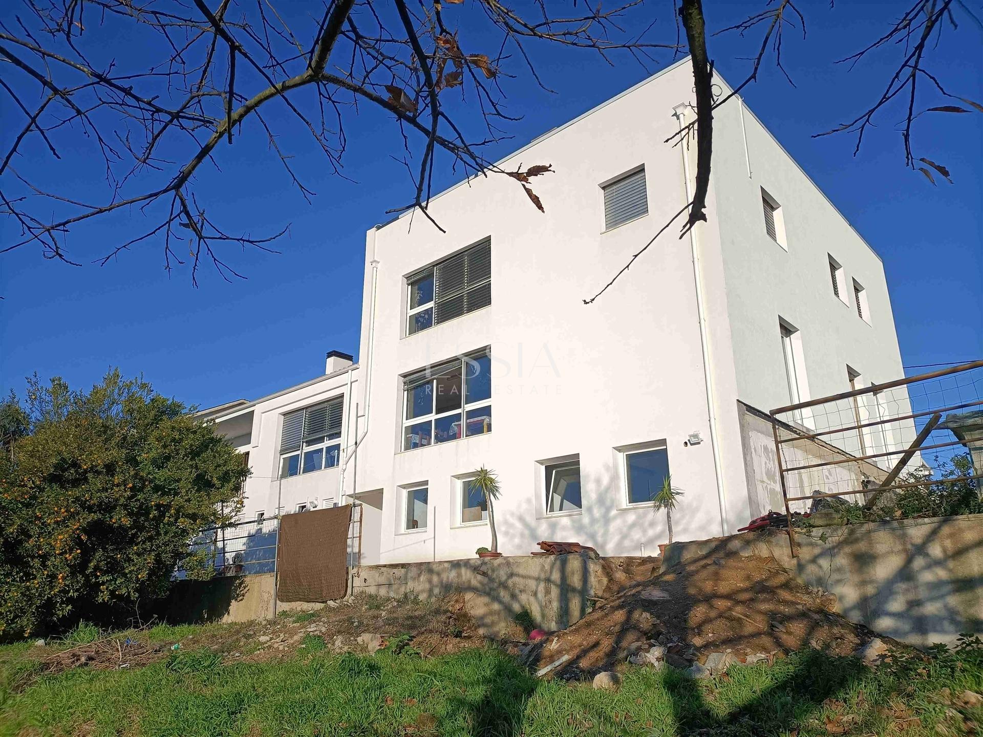 Residência Sénior em Gondomar  »  Venda de Imóvel e Cedência de Exploração de Negócio