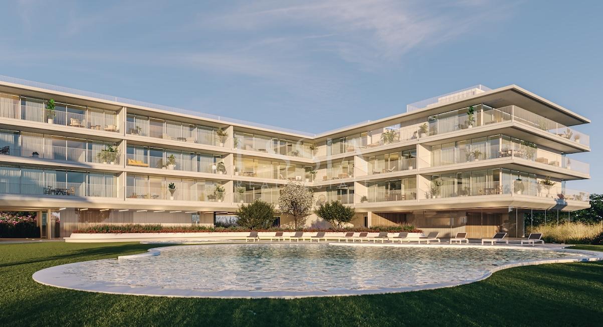 Penthouse T4 com Piscina Privada e Terraço em Vilamoura