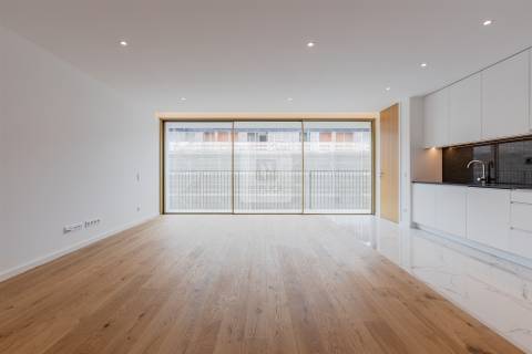 Apartamento T2 com Vistas de Rio e Mar em Canidelo &#124; Pronto a habitar