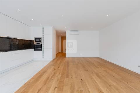 Apartamento T2 com Vistas de Rio e Mar em Canidelo &#124; Pronto a habitar