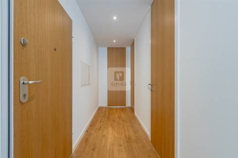 Apartamento T2 com Vistas de Rio e Mar em Canidelo &#124; Pronto a habitar