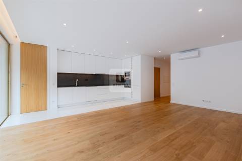 Apartamento T2 com Vistas de Rio e Mar em Canidelo - Vila Nova de Gaia &#124; Pronto a Habitar