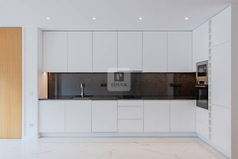 Apartamento T2 com Vistas de Rio e Mar em Canidelo - Vila Nova de Gaia &#124; Pronto a Habitar