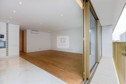 Apartamento T2 com Vistas de Rio e Mar em Canidelo - Vila Nova de Gaia &#124; Pronto a Habitar