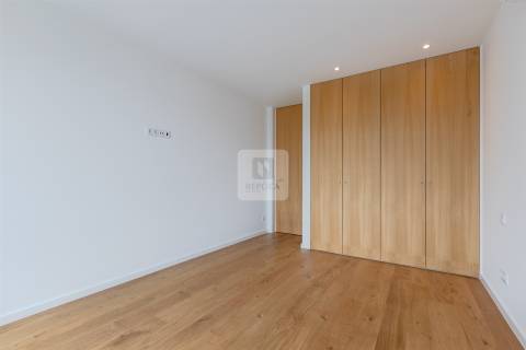 Apartamento T2 com Vistas de Rio e Mar em Canidelo - Vila Nova de Gaia &#124; Pronto a Habitar