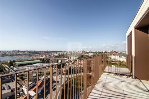 Penthouse T3 Duplex aos Jardins da Arrábida com Vistas de Rio e de Mar
