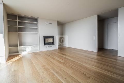 Penthouse T3 Duplex aos Jardins da Arrábida com Vistas de Rio e de Mar