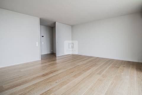 Penthouse T3 Duplex aos Jardins da Arrábida com Vistas de Rio e de Mar