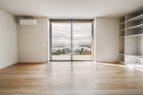 Penthouse T3 Duplex aos Jardins da Arrábida com Vistas de Rio e de Mar