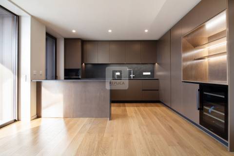 Penthouse T3 Duplex aos Jardins da Arrábida com Vistas de Rio e de Mar