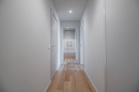 Penthouse T3 Duplex aos Jardins da Arrábida com Vistas de Rio e de Mar