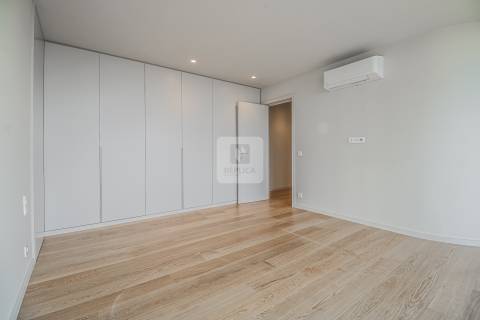 Penthouse T3 Duplex aos Jardins da Arrábida com Vistas de Rio e de Mar