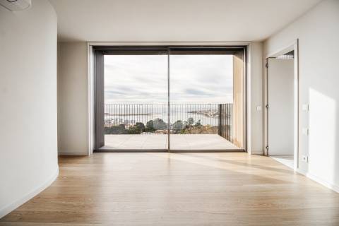 Penthouse T3 Duplex aos Jardins da Arrábida com Vistas de Rio e de Mar