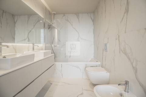 Penthouse T3 Duplex aos Jardins da Arrábida com Vistas de Rio e de Mar