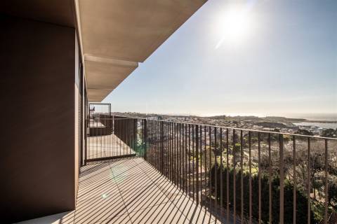 Penthouse T3 Duplex aos Jardins da Arrábida com Vistas de Rio e de Mar