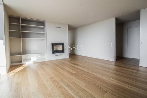 Penthouse T3 Duplex aos Jardins da Arrábida com Vistas de Rio e de Mar