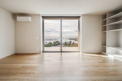 Penthouse T3 Duplex aos Jardins da Arrábida com Vistas de Rio e de Mar